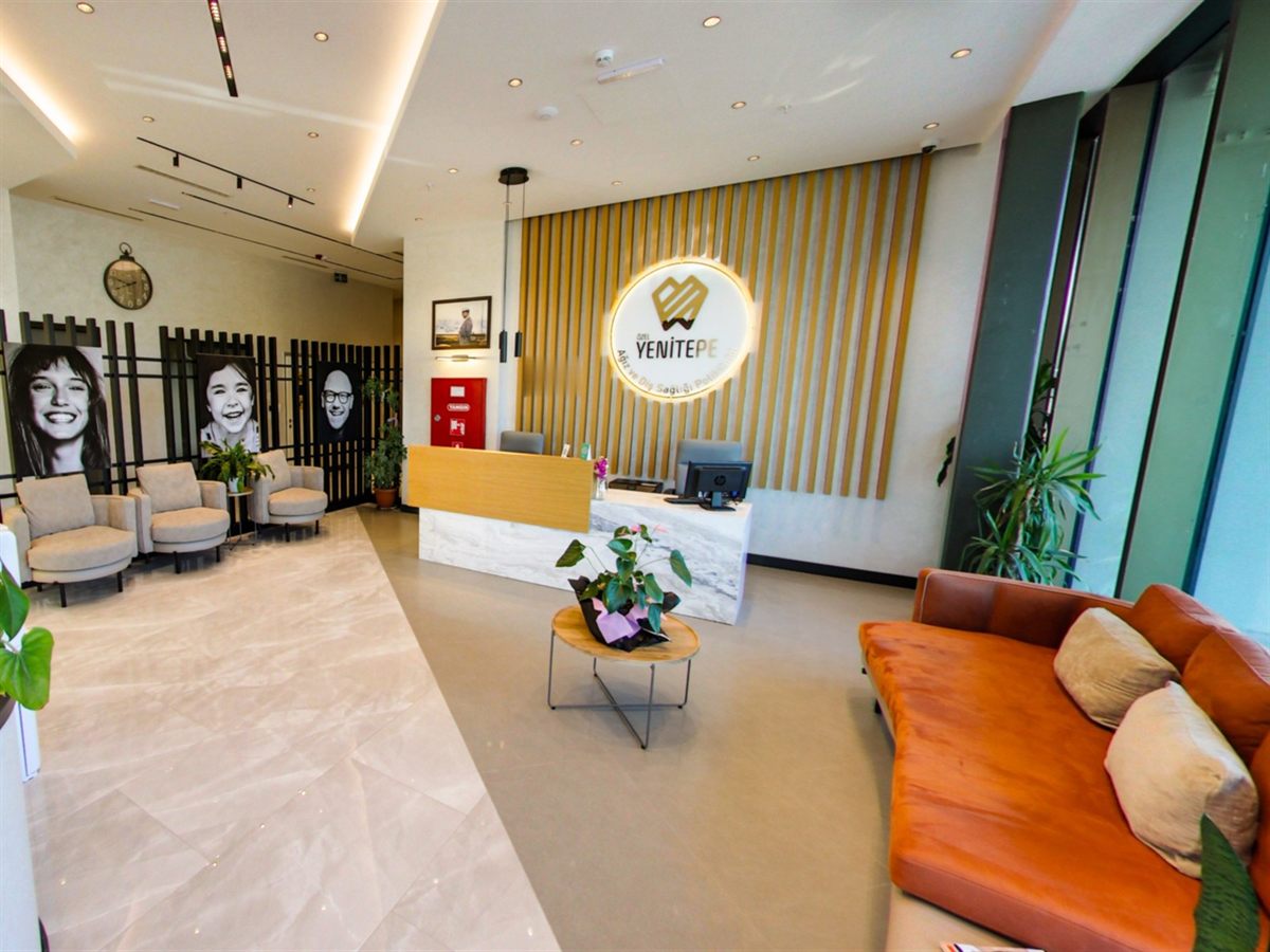 Klinik bekleme salonu ve resepsiyon